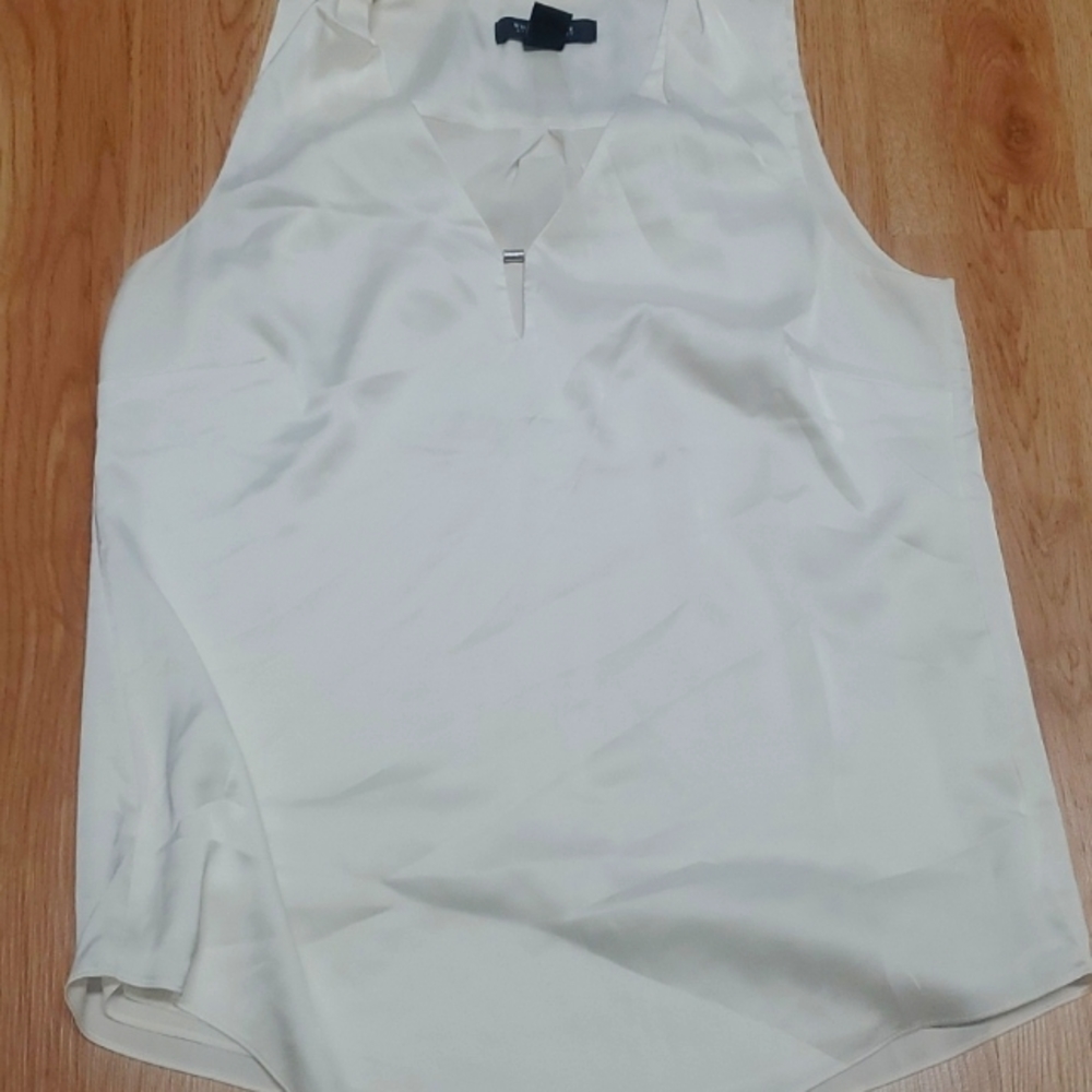 White House Black Market, Off White Blouse, Gold Keyhole Accent, size XS